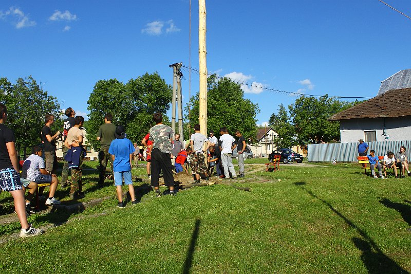 Stavanie maja (42).JPG